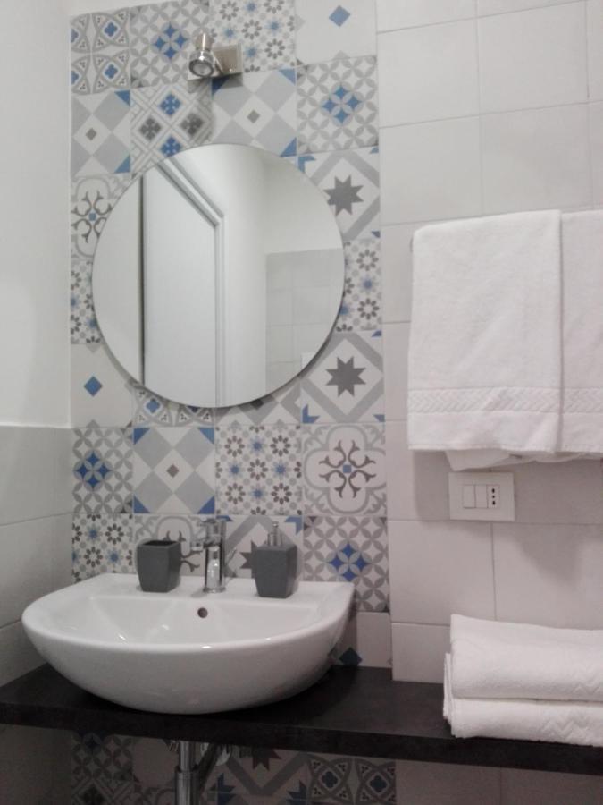 Domus Crescenzio - Guest House Рим Стая снимка
